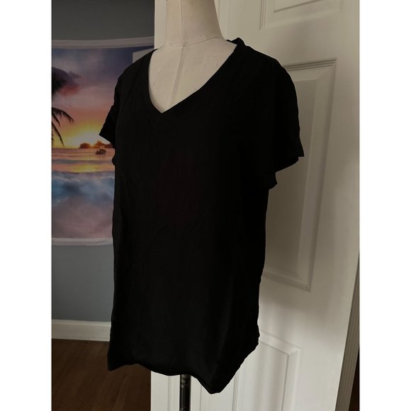 Simply Blessed black v neck short sleeve top Large - Picture 2 of 4